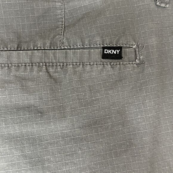 DKNY Cargo Shorts Dark Gray Solid Pockets Cotton Flat Sz 36 Inseam 9.5" - Picture 5 of 7
